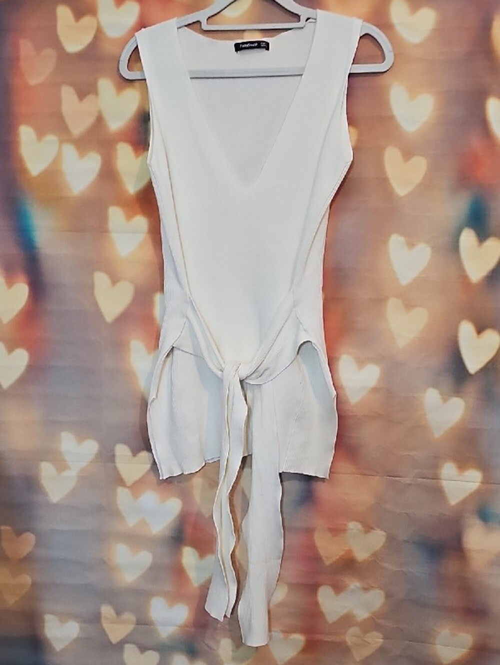 PattyBoutik White Sleeveless V-Neck Tie-Waist Tank Top - Picture 5 of 12